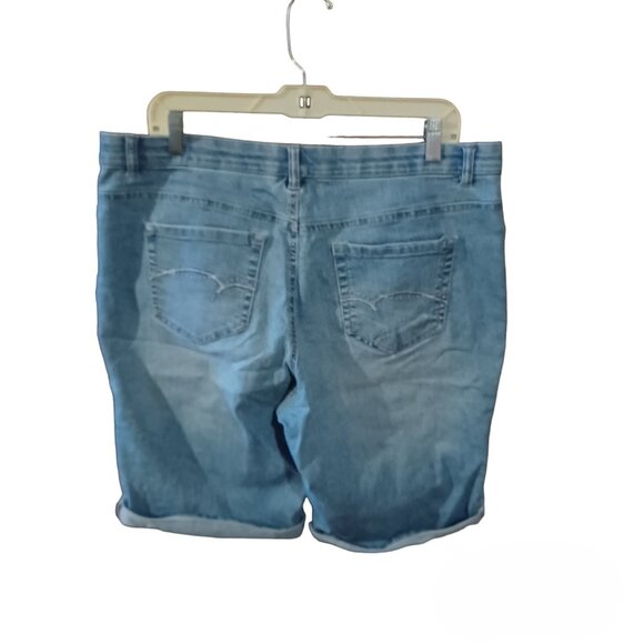 Faded Glory Shorts Plus Size Cuffed - Picture 2 of 3